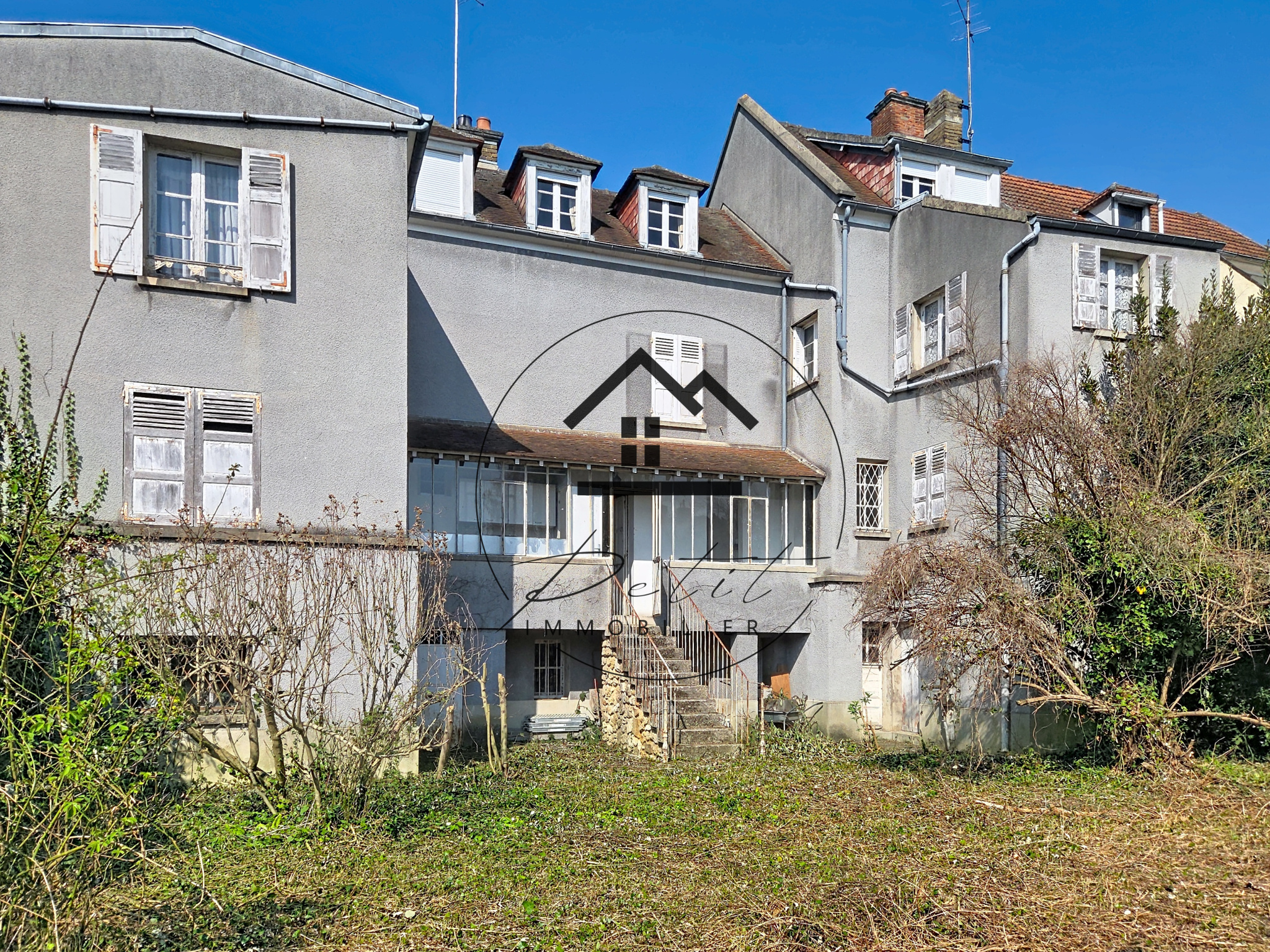 Grande maison de caractère de 200 m2   Idéale famille ou activité professionnelle
