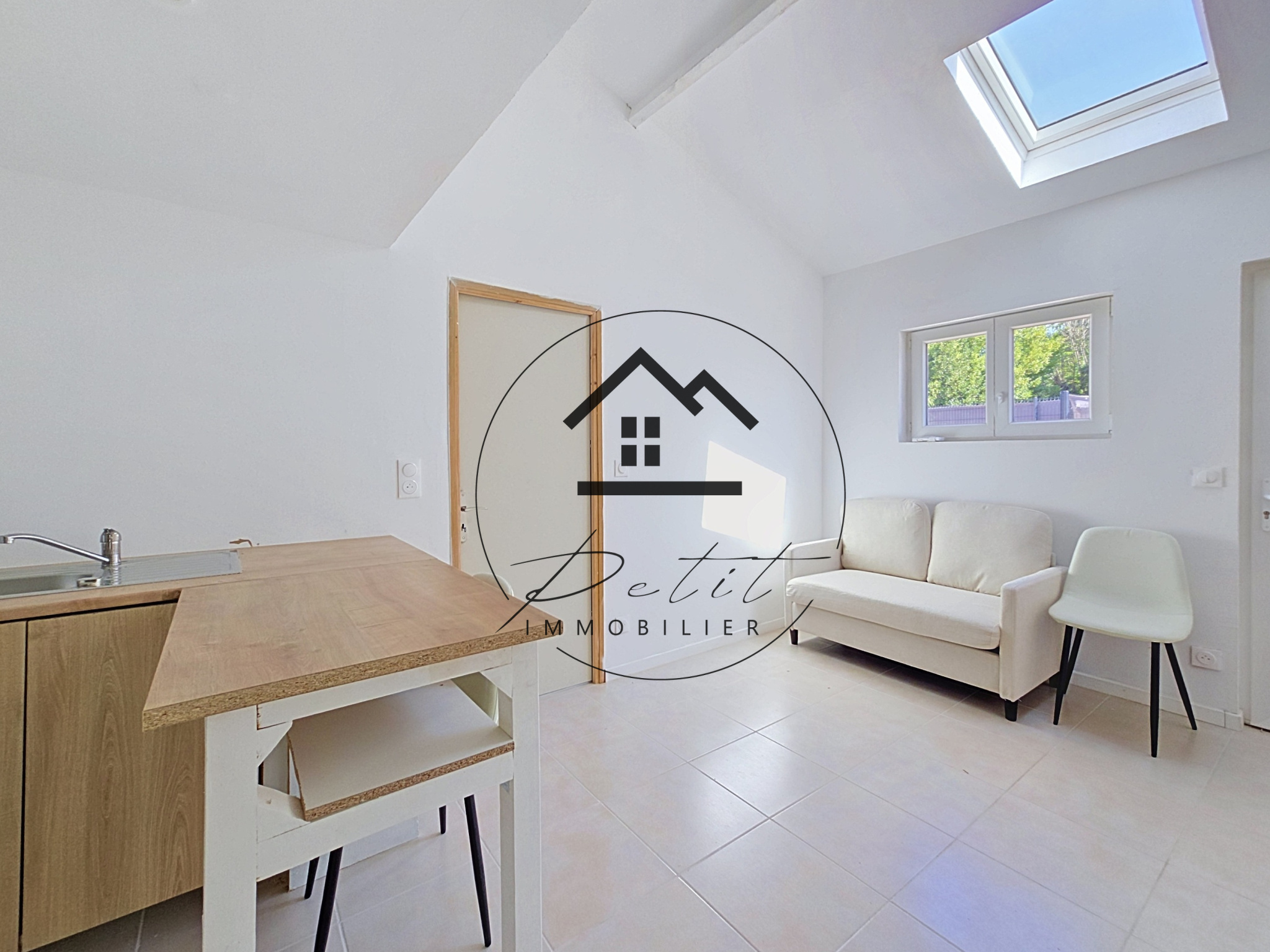 Appartement duplex meublé   1 chambre + mezzanine   Parking   FILLERVAL