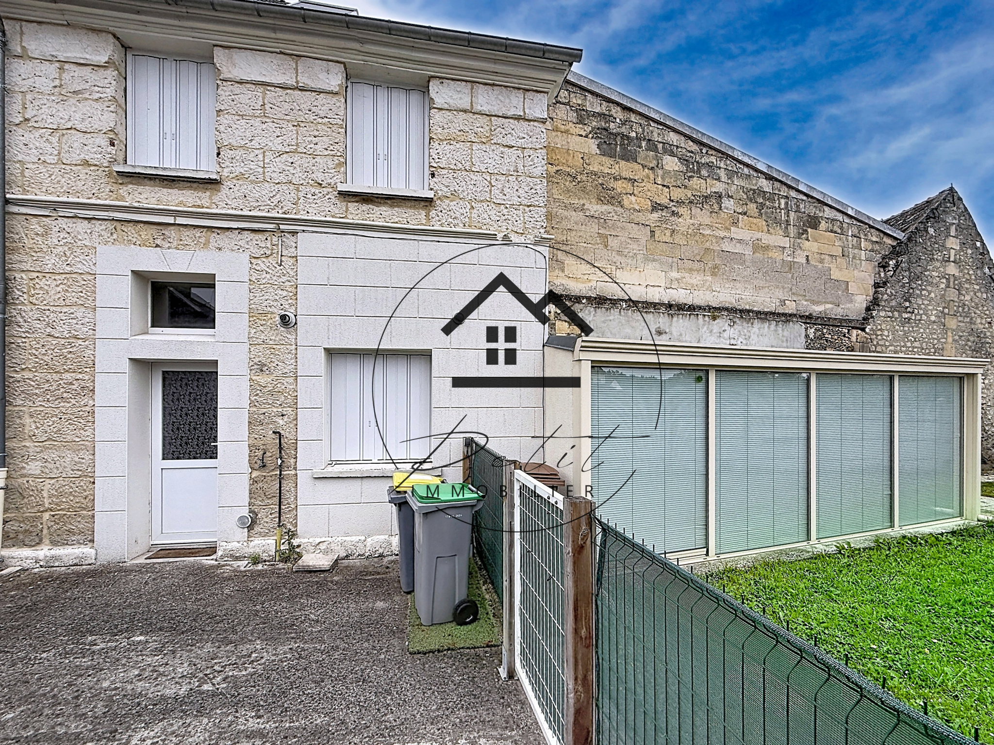 Charmante maison avec terrain privatif à louer