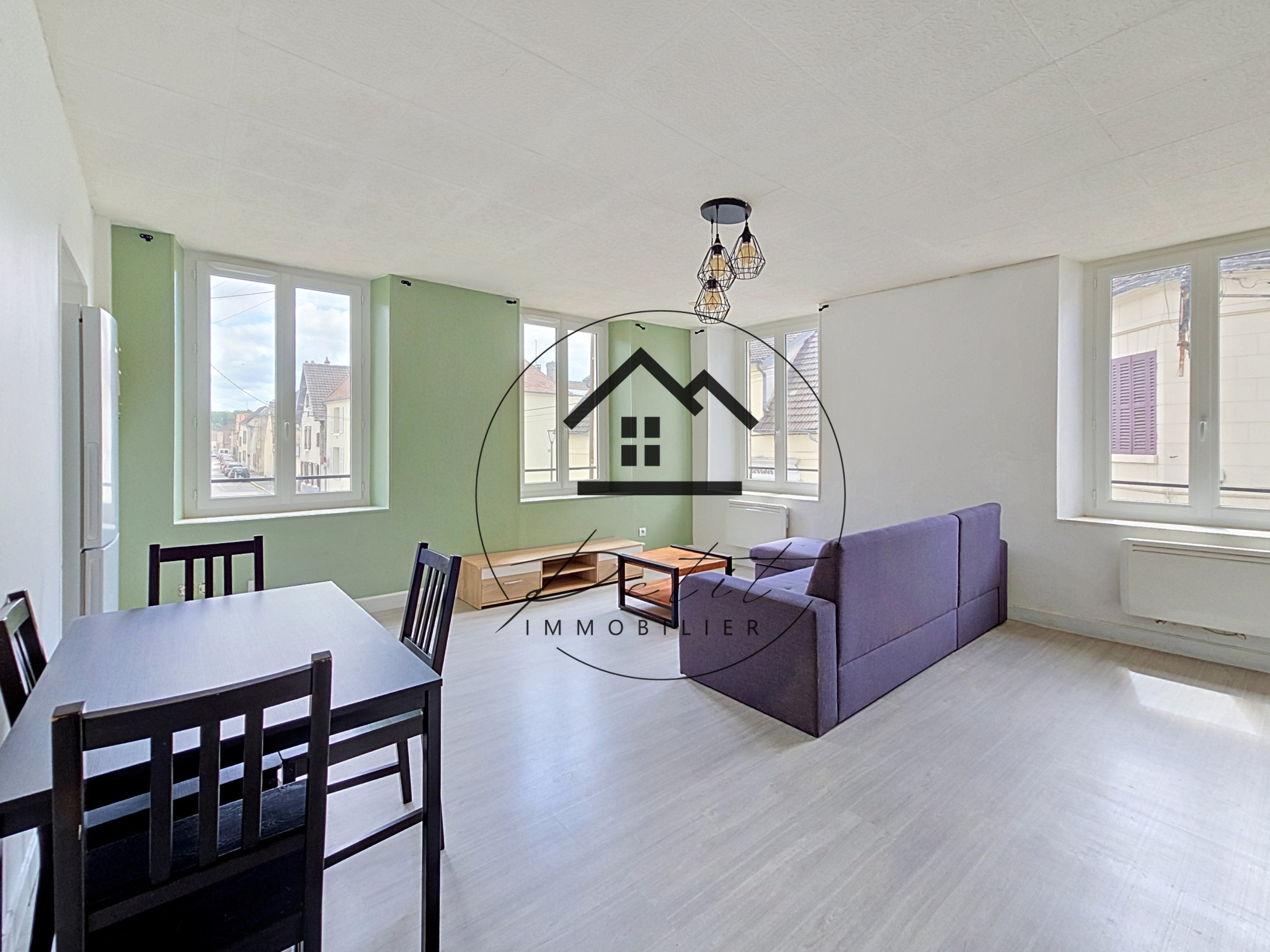 MOUY   APPARTEMENT T2 AVEC 2 PLACES DE STATIONNEMENT