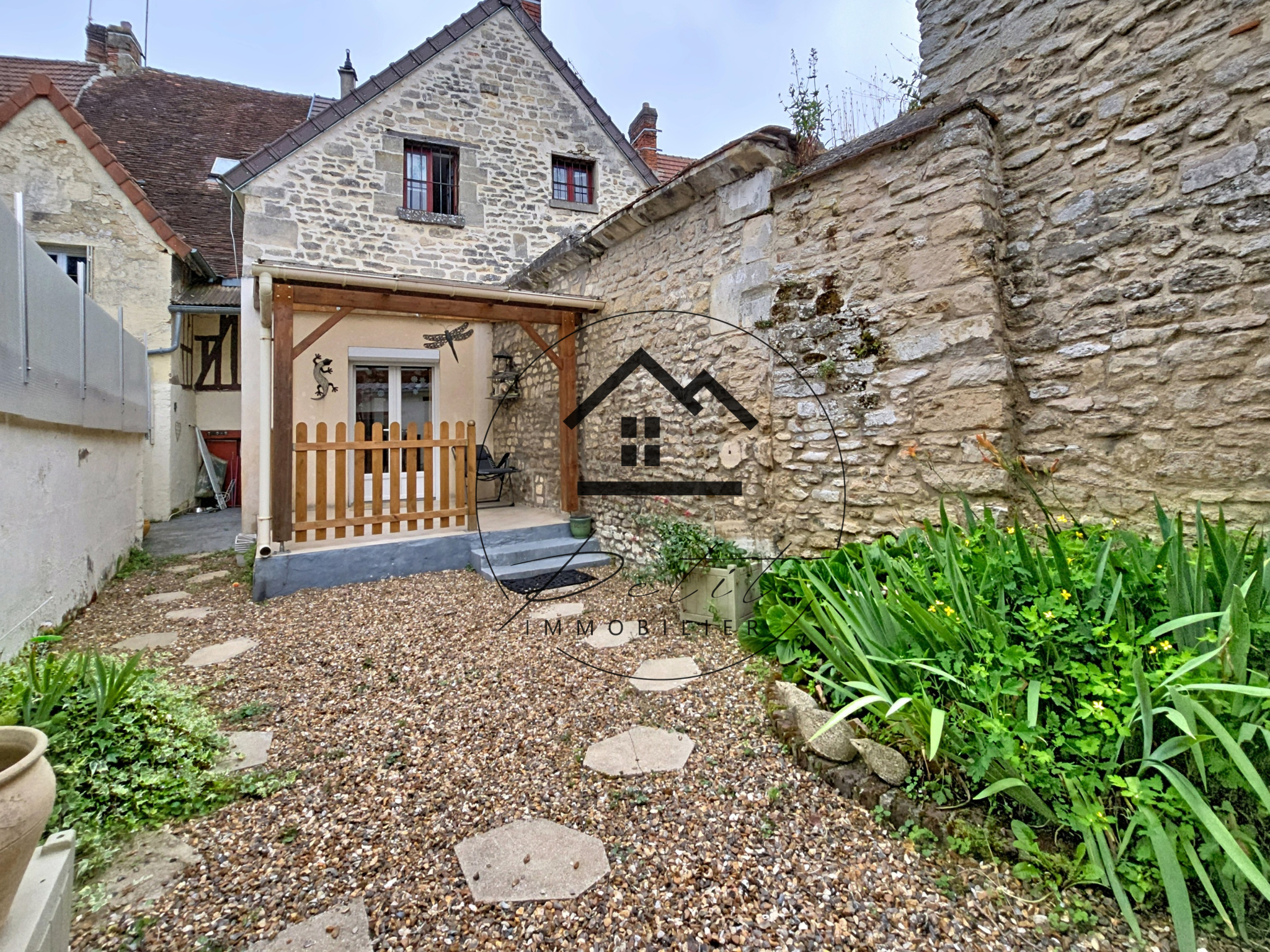 Maison 4 chambres avec cour, terrasse, dépendance et cave